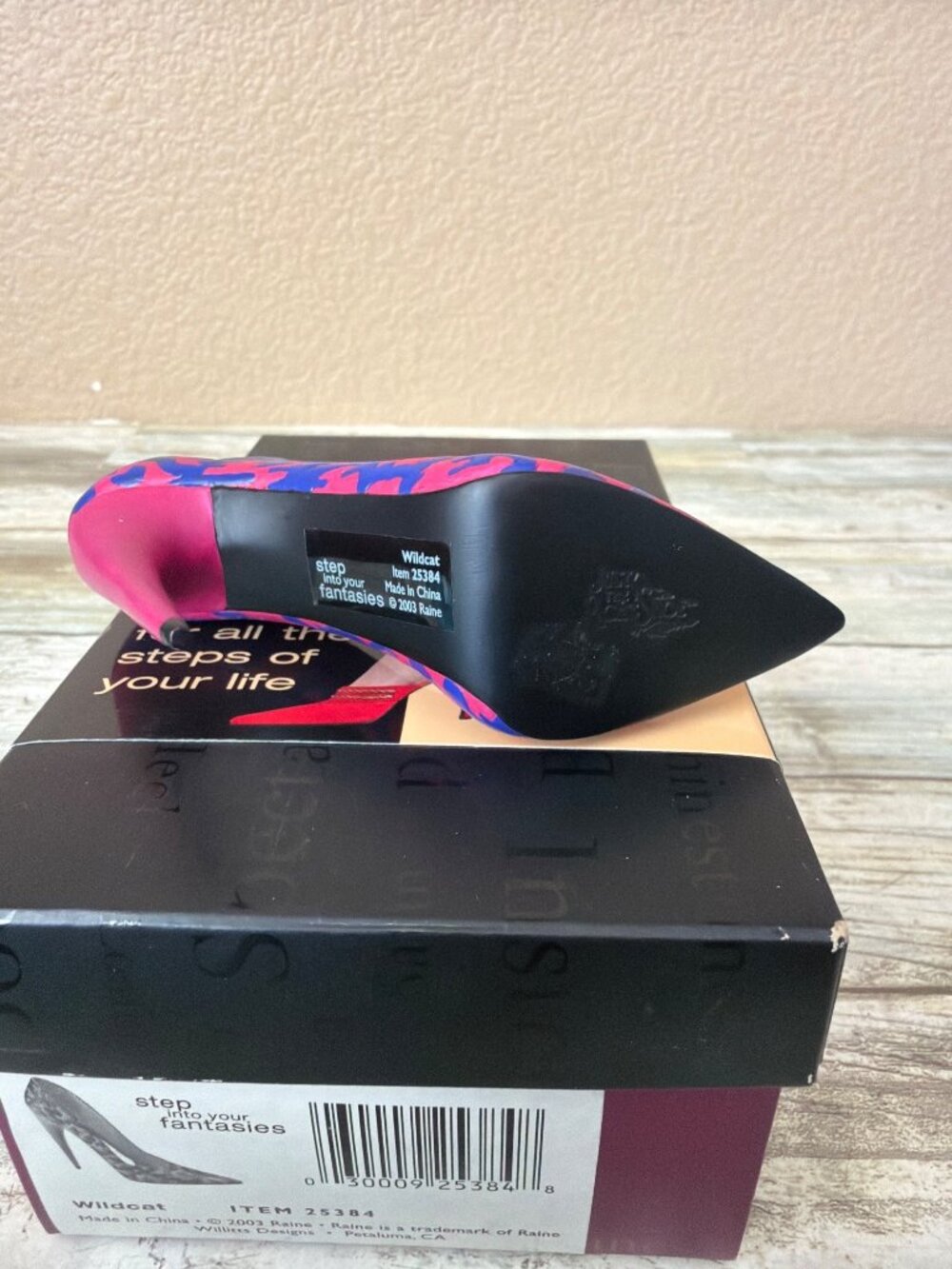 Just The Right Shoe Raine 2003 Wildcat Miniature Shoe Used w/ Box COA #25384 - Picture 10 of 14